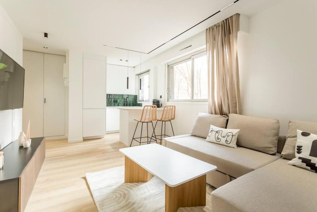 Luxurious 3 Min Walk From Eiffel Tower Apartment ปารีส ภายนอก รูปภาพ
