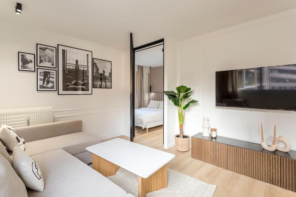 Luxurious 3 Min Walk From Eiffel Tower Apartment ปารีส ภายนอก รูปภาพ