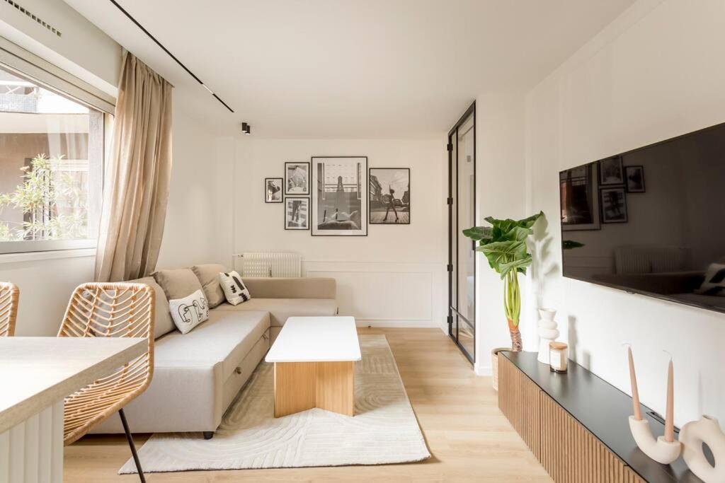 Luxurious 3 Min Walk From Eiffel Tower Apartment ปารีส ภายนอก รูปภาพ