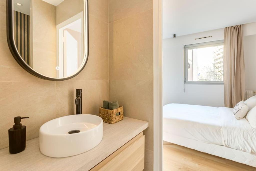 Luxurious 3 Min Walk From Eiffel Tower Apartment ปารีส ภายนอก รูปภาพ