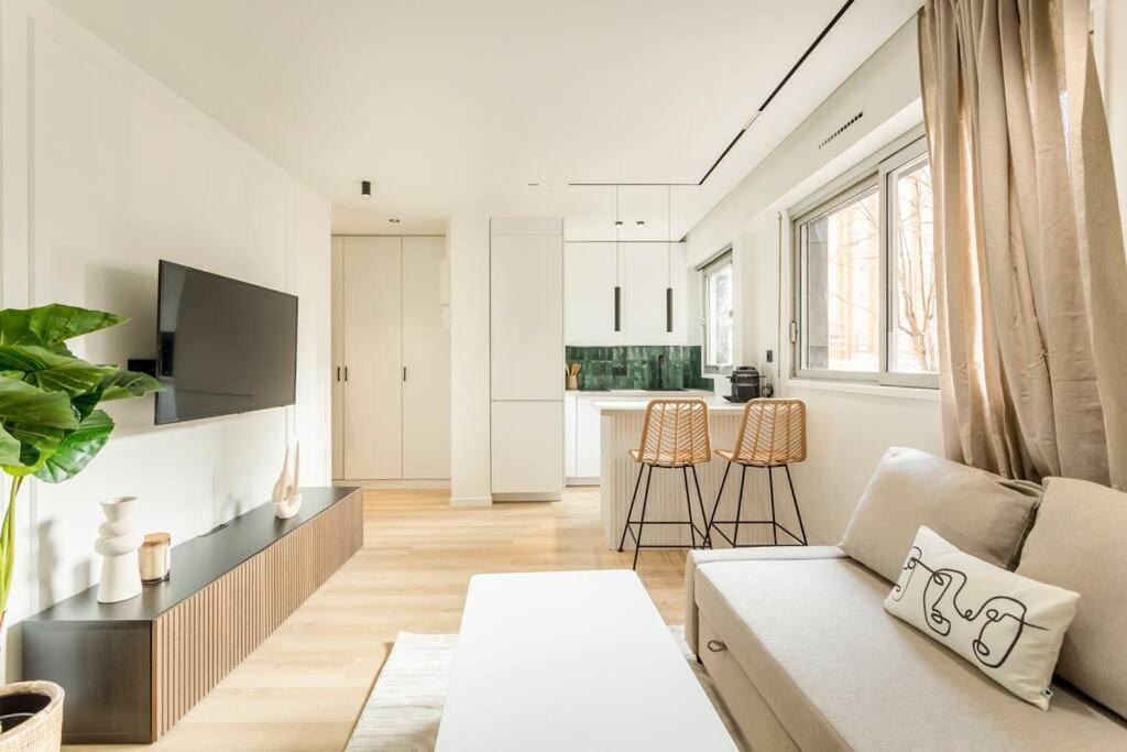 Luxurious 3 Min Walk From Eiffel Tower Apartment ปารีส ภายนอก รูปภาพ
