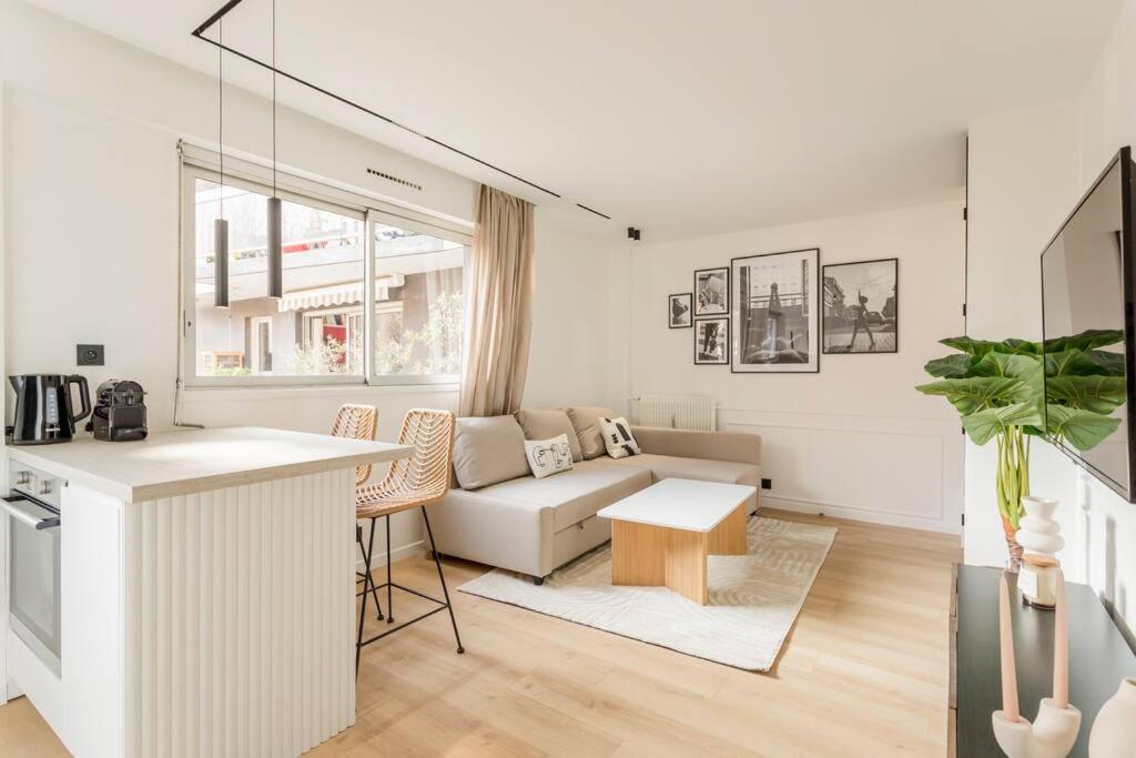 Luxurious 3 Min Walk From Eiffel Tower Apartment ปารีส ภายนอก รูปภาพ
