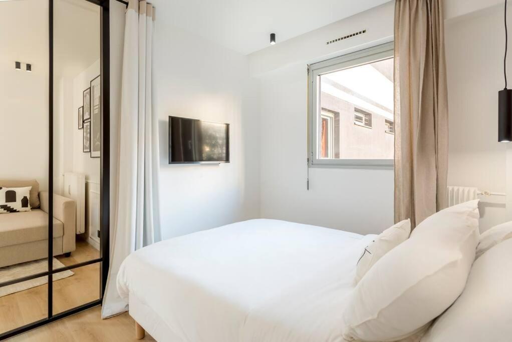 Luxurious 3 Min Walk From Eiffel Tower Apartment ปารีส ภายนอก รูปภาพ